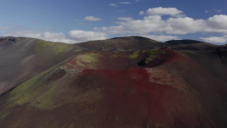 Vista-De-Cerca-Del-Cráter-Raudaskal-Cerca-Del-Volcán-Hekla-En-El-Sur-De-Islandia