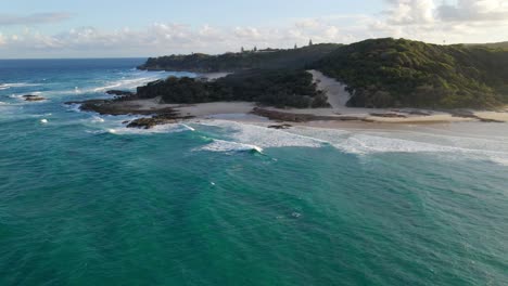 Frenchmans-Beach-And-Bay-In-Point-Lookout---Headland-In-North-Stradbroke-Island,-Australia