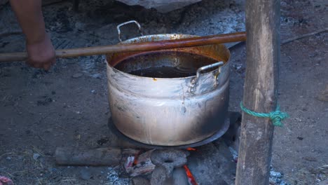 Der-Rote-Eintopf-Ist-Ein-Ganz-Besonderes-Gericht-In-Der-äthiopischen-Kultur,-Das-Aus-Gewürzen-Und-Kleinen-Fleischstücken-Besteht