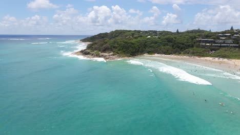 Headland-With-Dense-Vegetation-At-Cylinder-Beach-In-Point-Lookout-Foreshore,-Queensland,-Australia