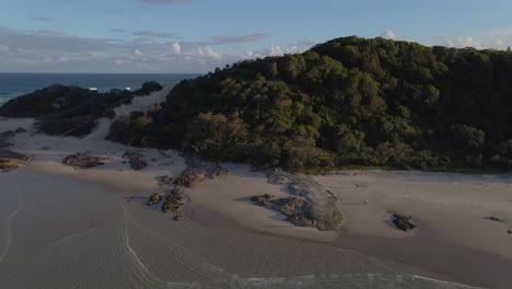 Sandy-Shore-Of-Beach-With-Rocky-Outcrops---Deadmans-Headland-Reserve-Park-In-Point-Lookout,-QLD,-AUstralia