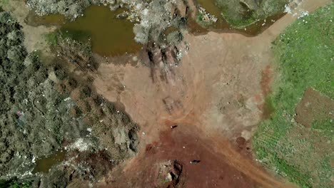 Vista-Aérea-De-La-Contaminación-Del-País-Por-El-Vertido-De-Suelos-Residuales-Y-Basura-Y-Degradación-En-Kenia,-África