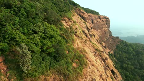 Ein-Baum-Hügel-Punkt-Matheran-Indien-Maharashtra