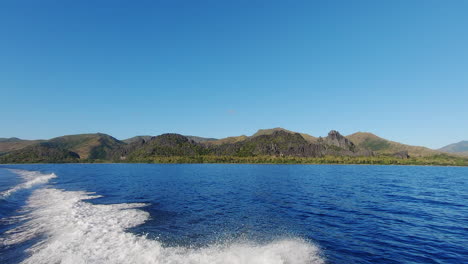 View-of-tropical-island-in-New-Caledonia-off-the-back-of-fast-moving-boat