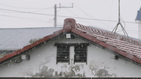 Traditional-Rustic-House-Roof-During-Snowstorm-Day-In-Tokyo,-Japan