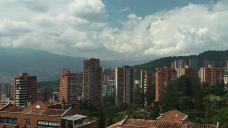 Vista-De-Lapso-De-Tiempo-El-Barrio-Poblado-En-Medellin,-Colombia