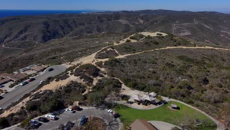 Aerial-drone-view-of-Alta-Laguna-park-at-the-top-of-the-world-in-Laguna-Beach,-California