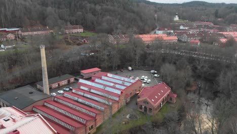 Luftbild-Von-Jonsered&#39;s-Fabriken-Industriegemeinde-Umgeben-Von-Bäumen,-Schweden