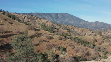 The-rugged-Tehachapi-mountains-on-a-beautiful-day---aerial-pull-back-view