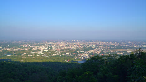 Horizonte-De-La-Ciudad-De-Chiang-Mai-Con-Cielo-Azul-En-Tailandia