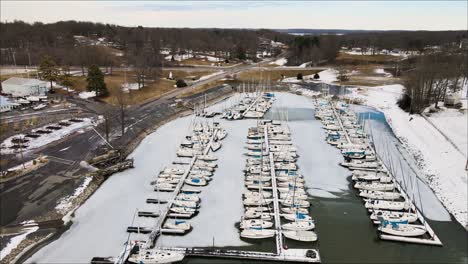 Flyover-of-frozen-marina-at-Lighthouse-Landing-in-Grand-Rivers,-Kentucky