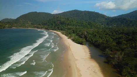Luftaufnahme-Der-Längsten-Bucht-Auf-Der-Karibischen-Insel-Trinidad,-Bucht-Von-Las-Cuevas