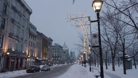 Leere-Straße-Im-Alten-Montreal-Im-Verschneiten-Winter