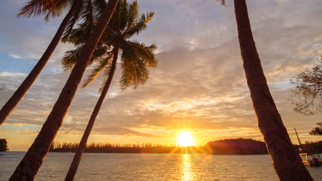 Timelapse-of-brilliant-sunset,-Kanumera-Bay,-Isle-of-Pines-in-New-Caledonia