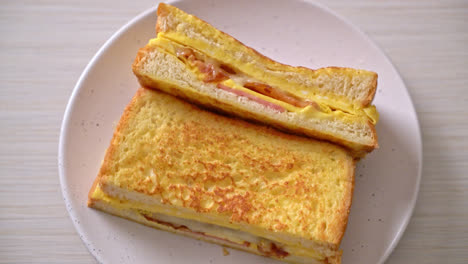 Homemade-French-toast-ham-bacon-cheese-sandwich-with-egg
