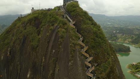 Close-Up-View-of-La-Piedra-del-Penol,-Guatape's-Famous-Rock