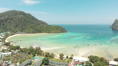 Paradisiac-bay-in-Ko-Phi-Phi-Islands,-Thailand