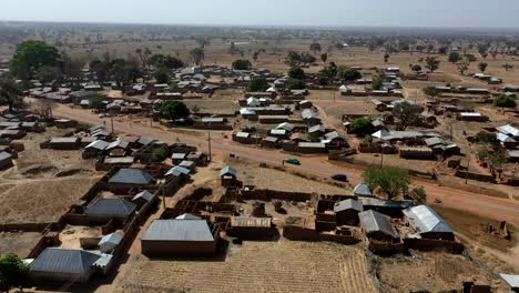 Die-Weitläufige-Gemeinde-Dawako-Im-Bundesstaat-Kebi-In-Nigeria---Luftbild
