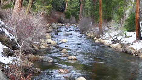 Wide-view-of-winter-time-stream-flowing-towards-the-camera