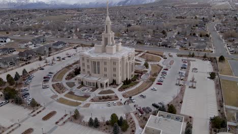 Vista-Aérea-Del-Imponente-Templo-Mormón-En-Utah