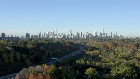 4k-Aerial-establishing-shot-of-iconic-downtown-Toronto,-Canada
