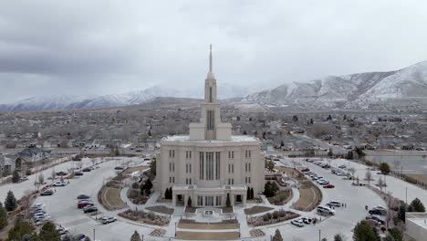 Exterior-Of-Payson-Utah-Temple-Of-The-Church-of-Jesus-Christ-of-Latter-day-Saints-With-Snowy-Mountain-At-Winter-In-Background-In-Payson,-Utah