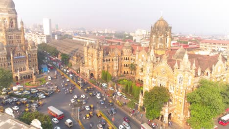 Una-Toma-De-Dron-De-La-Terminal-De-Chhatrapati-Shivaji-Maharaj-Y-Los-Edificios-Patrimoniales-De-La-Corporación-Municipal-En-El-área-Del-Fuerte-Del-Sur-De-Bombay