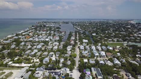 Anna-Maria-Island,-FL-North-End-Neighborhood-During-Summer