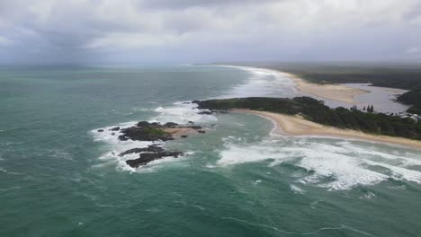 Overlooking-Bonville-Headland-At-Town-Beachside-Of-Sawtell-In-New-South-Wales,-Australia