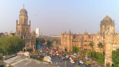 Eine-Drohnenaufnahme-Des-Chhatrapati-Shivaji-Maharaj-Terminus-Und-Der-Historischen-Gebäude-Der-Städtischen-Körperschaft-Im-Fortgebiet-Von-South-Bombay