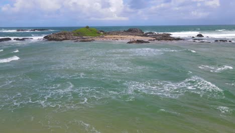 Headland-And-Rocky-Outcrops-With-Scenery-Of-Foamy-Waves-Splashing-At-Sawtell-Beach-In-New-South-Wales,-Australia