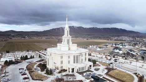 Templo-Mormón-Payson-Utah-Lds-En-Día-Nublado