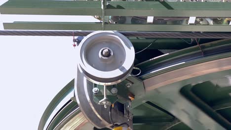 Close-up-on-sheave-wheel-holding-rope-of-gondola-mechanism