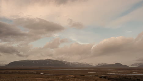 Erstaunliche-Wolkenlandschaft-Und-Blick-Auf-Den-Vajnajokull-Gletscher-In-Island---Zeitraffer