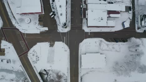 Kleine-Amerikanische-Landstraße-Winteransicht-Von-Oben-Nach-Unten