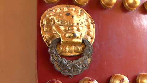 Detail-of-the-Gates-of-Temple-Of-Heaven,-Beijing,-China