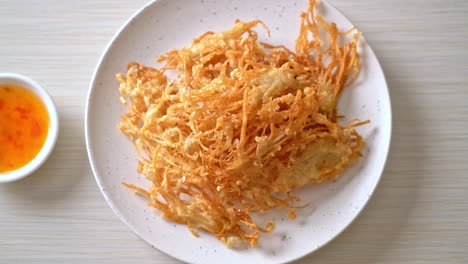 Fried-Enoki-Mushroom-or-Golden-Needle-Mushroom---vegan-and-vegetarian-food-style