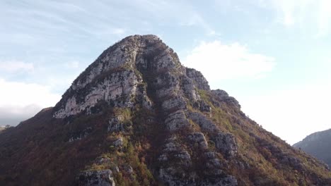 Luftpanoramablick-Auf-Den-Gipfel-Des-Monte-Cigno-In-Den-Italienischen-Apenninen