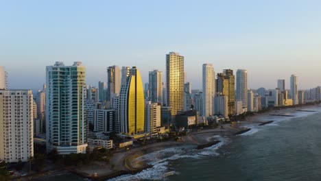 Vogelperspektive-Von-Cartagena,-Bolivar,-Kolumbien-Skyline-Bei-Sonnenuntergang