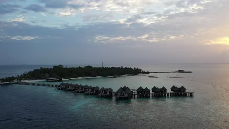Drone-shot-of-island-resort-in-the-Maldives