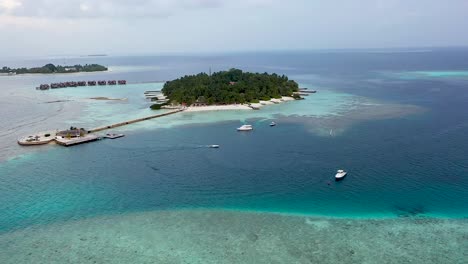 Drone-shot-of-amazing-island-resort-in-the-Maldives