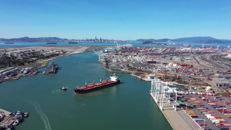 Container-Ship-being-turned-around-by-tug-boats-on-the-Oakland-inner-bay