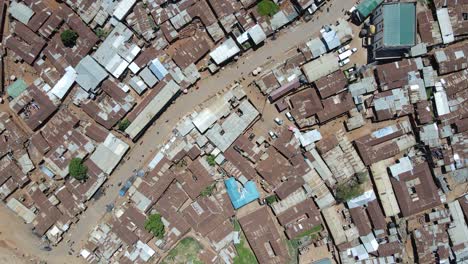 Vista-De-Drones:-Pobres-Casas-Con-Techo-De-Hojalata-De-Los-Barrios-Marginales-De-Kibera-En-Kenia