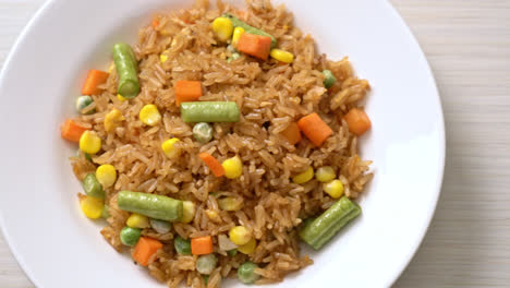 fried-rice-with-green-peas,-carrot-and-corn---vegetarian-and-healthy-food-style