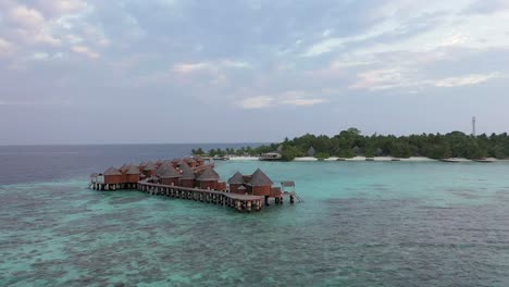 Drone-shot-of-island-resort-in-the-Maldives