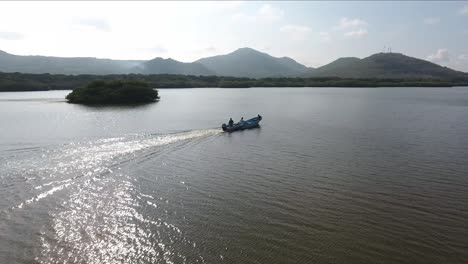 Boot-Auf-Der-Lagune-Und-Den-Mangroven-Von-Veracruz-La-Mancha