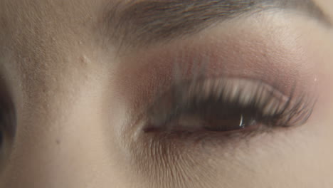 Closeup-of-woman-eye-wearing-Augen-contact-lens-with-long-salon-lashes,-natural-eye-and-face-makeup