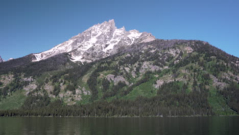 Vista-Desde-El-Lago-Jenny-De-Las-Montañas-Grand-Teton