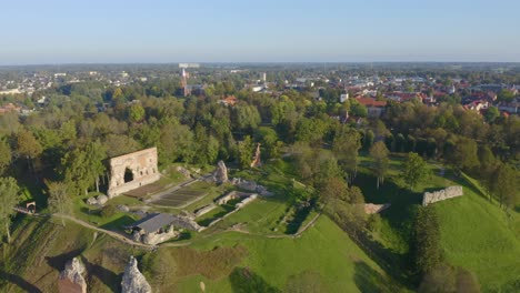 Drone-moving-left-from-the-small-Estonian-town-of-Viljandi-with-a-stone-monument-stage
