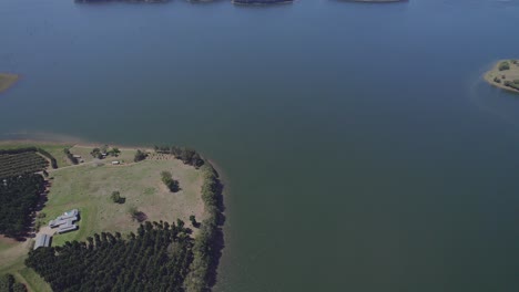 Calm-Waters-Of-Lake-Tinaroo-In-Tablelands-Region,-Queensland,-Australia---aerial-shot